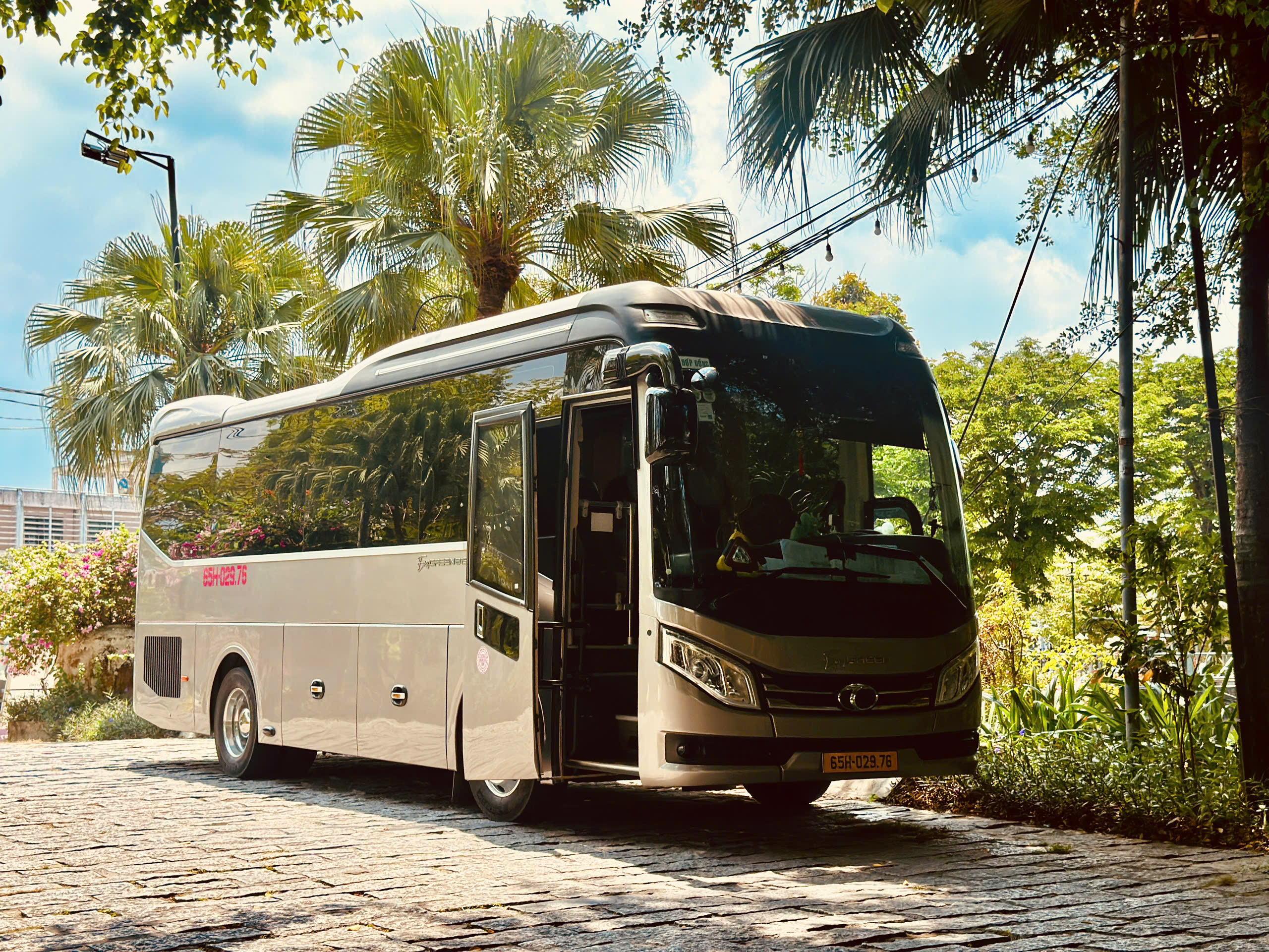 Xe 29 chỗ THACO thuexemientay.vn