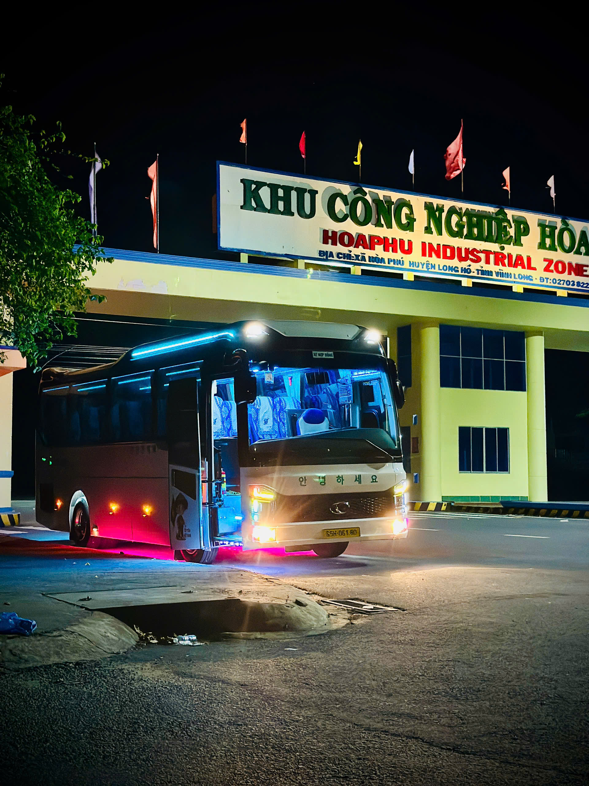 Xe 29 chỗ phục vụ du lịch công ty cưới hỏi và hành hương